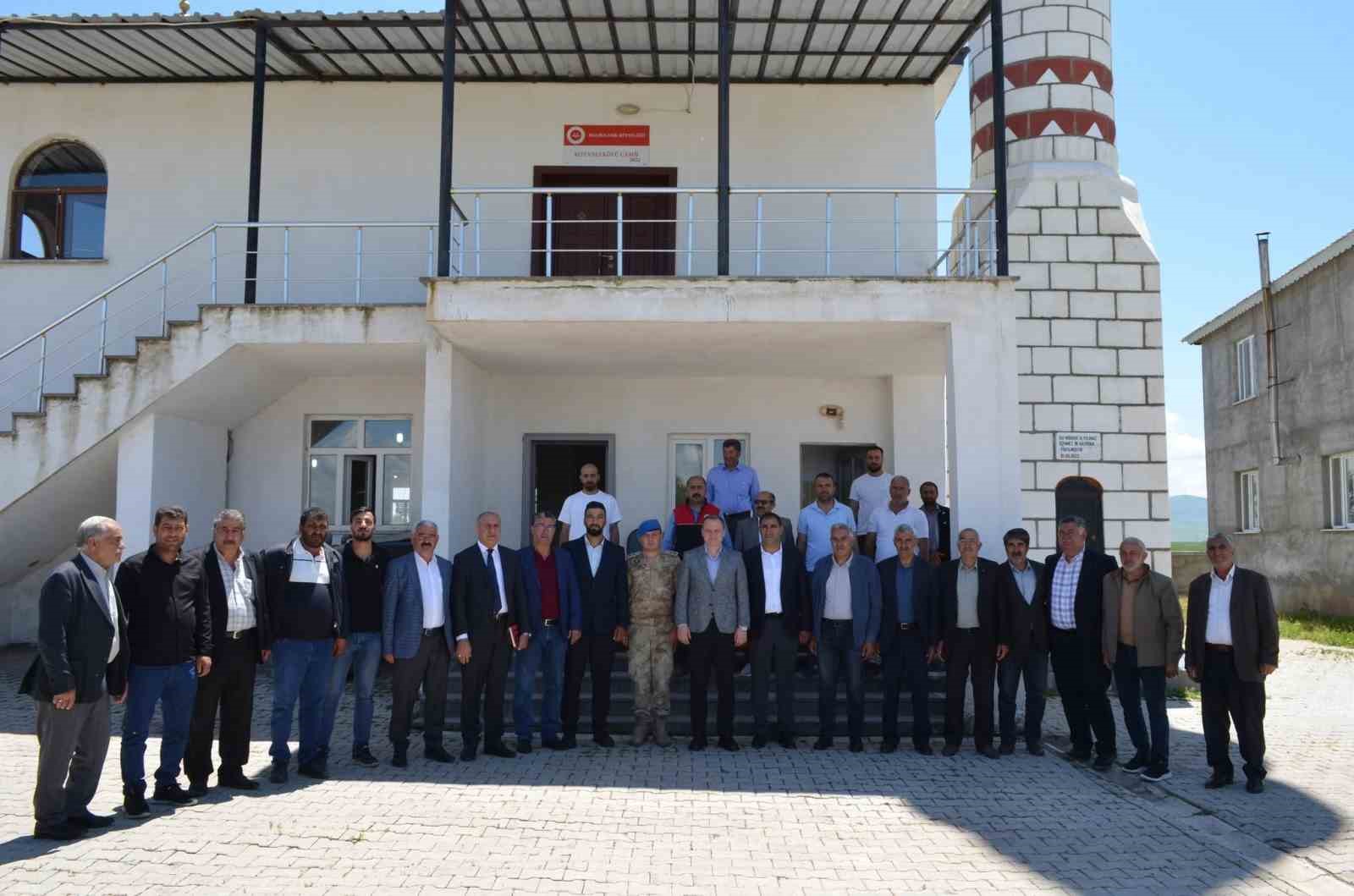 kaymakam-kosansu-koy-koy-gezerek-vatandaslarin-talebini-dinliyor