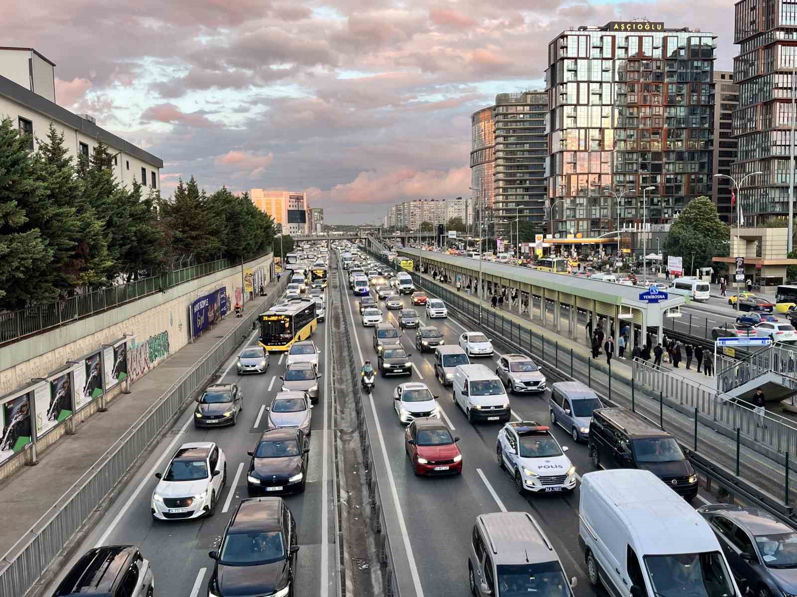 istanbul-da-trafik-yogunlugu-yuzde-69-a-ulasti