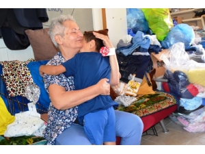 Yoksul Çocuklara Bayram Ettirdiler