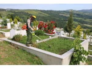 Kocaeli’de Mezarlıklar Bayrama Hazırlandı