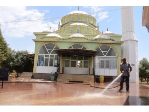 Alaşehir’de Camilere Bayram Temizliği