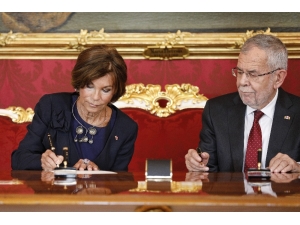 Avusturya’da Geçici Hükümet Yemin Etti