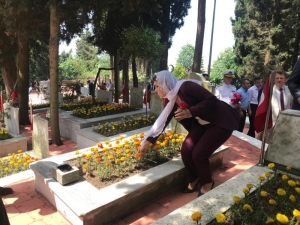 Başkan Hürriyet, Şehitleri Unutmadı