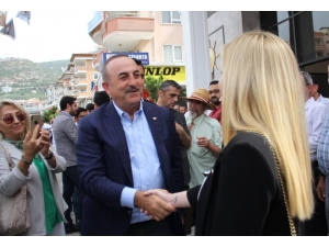 Bakan Çavuşoğlu Alanya’da Hemşehrileriyle Bayramlaştı