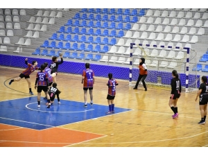 Bakan Kasapoğlu: "Ailelerin Çocuklarını Spora Yönlendirme Eğilimi Arttı"