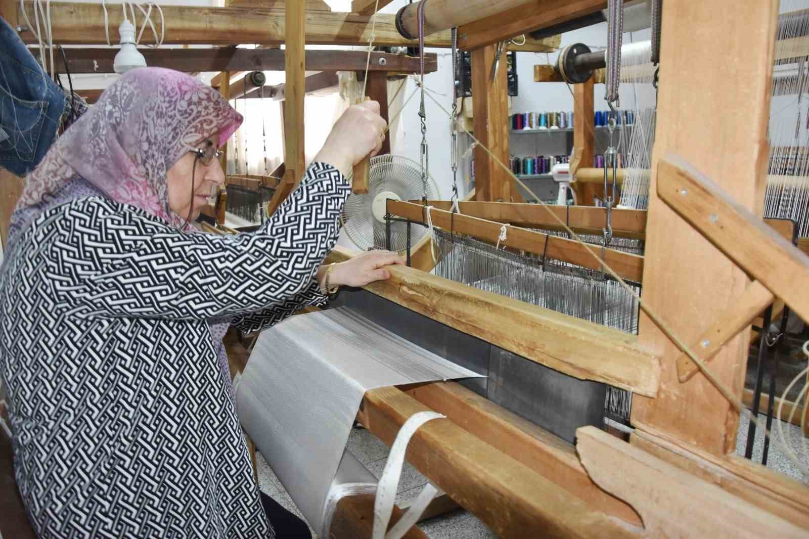 manisa-bezi-kadinlarin-emegiyle-yeniden-hayat-buluyor