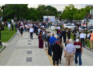 Tbmm Başkanı Şentop’un Katıldığı Bayramlaşmada Uzun Kuyruklar Oluştu