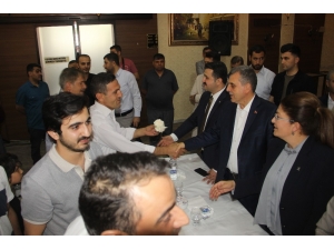 Ak Parti Teşkilatı Vatandaşlarla Bayramlaştı