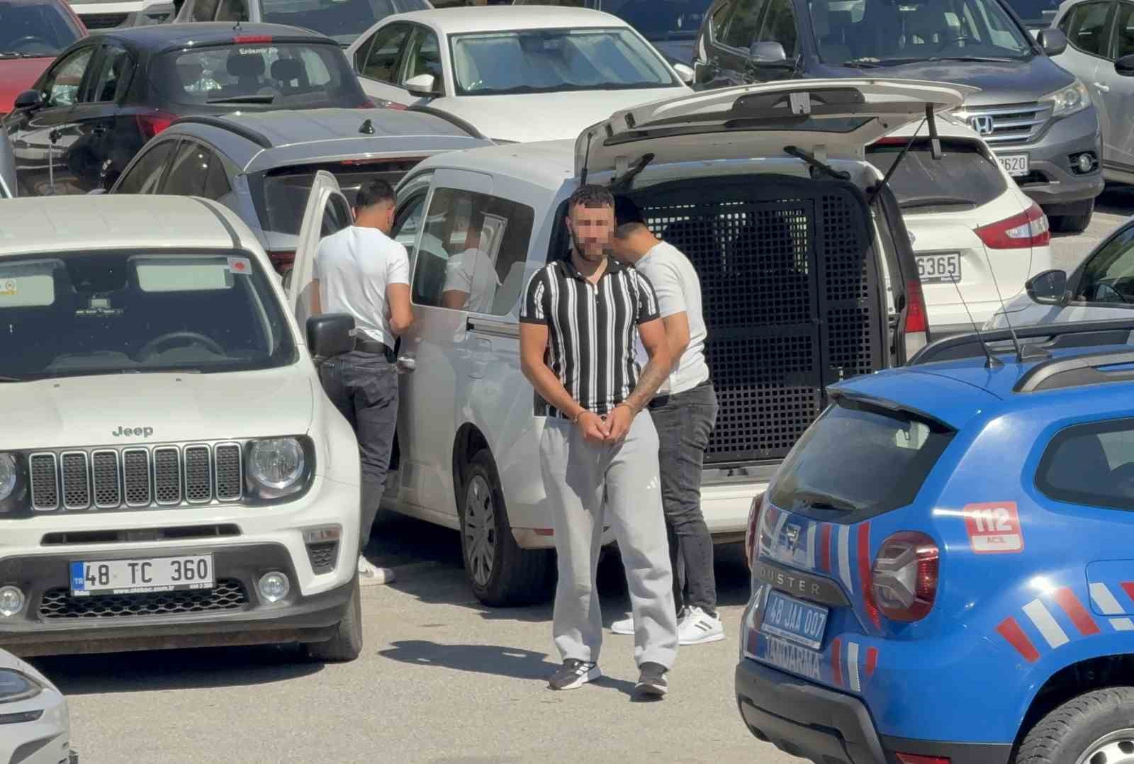 bodrum-da-sokak-ortasinda-rastgele-ates-acan-sahis-tutuklandi