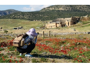 1800 Yıllık Antik Tiyatro İhtişamıyla Kendine Hayran Bırakıyor