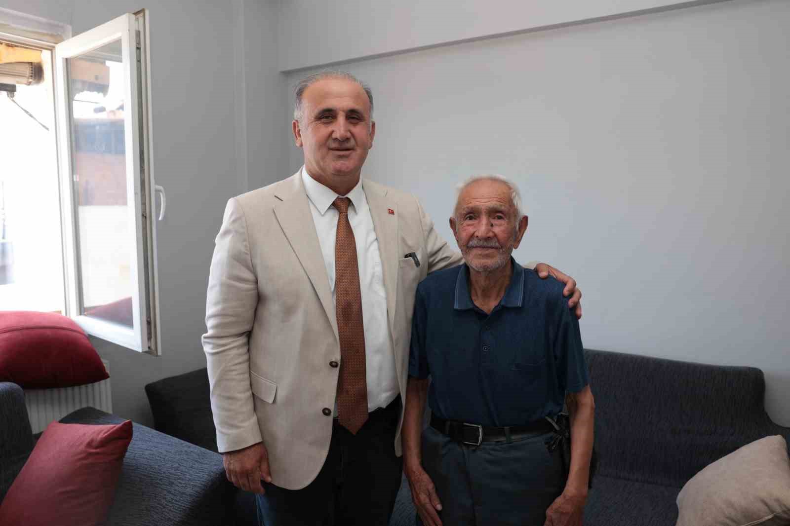 baskan-kaya-sehit-babalarini-unutmadi