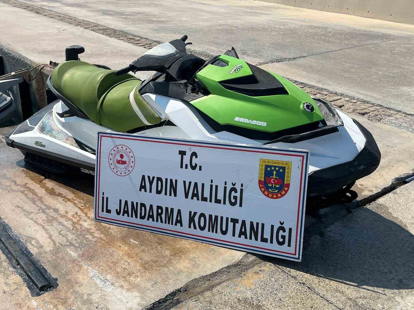 didim-de-jet-ski-ile-duzensiz-gocmen-tasirken-yakalandi