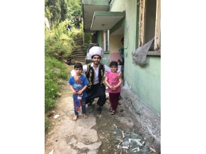 25 Çocuğu ‘Alaaddin’in Sihirli Lambası’ İle Sevindirdi