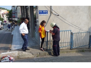 Balkonda Mahsur Kalan Çocuğun İmdadına İtfaiye Ekipleri Yetişti