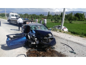 Ereğli’de İki Otomobil Çarpıştı:1 Ölü, 3 Yaralı