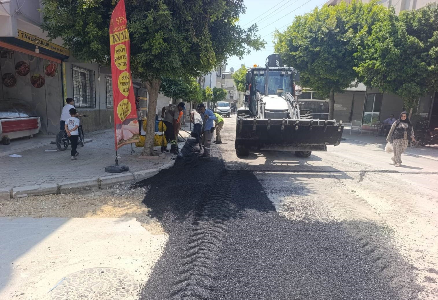 akdeniz-de-altyapi-calismalari-sonrasi-bozulan-yollar-asfaltlaniyor