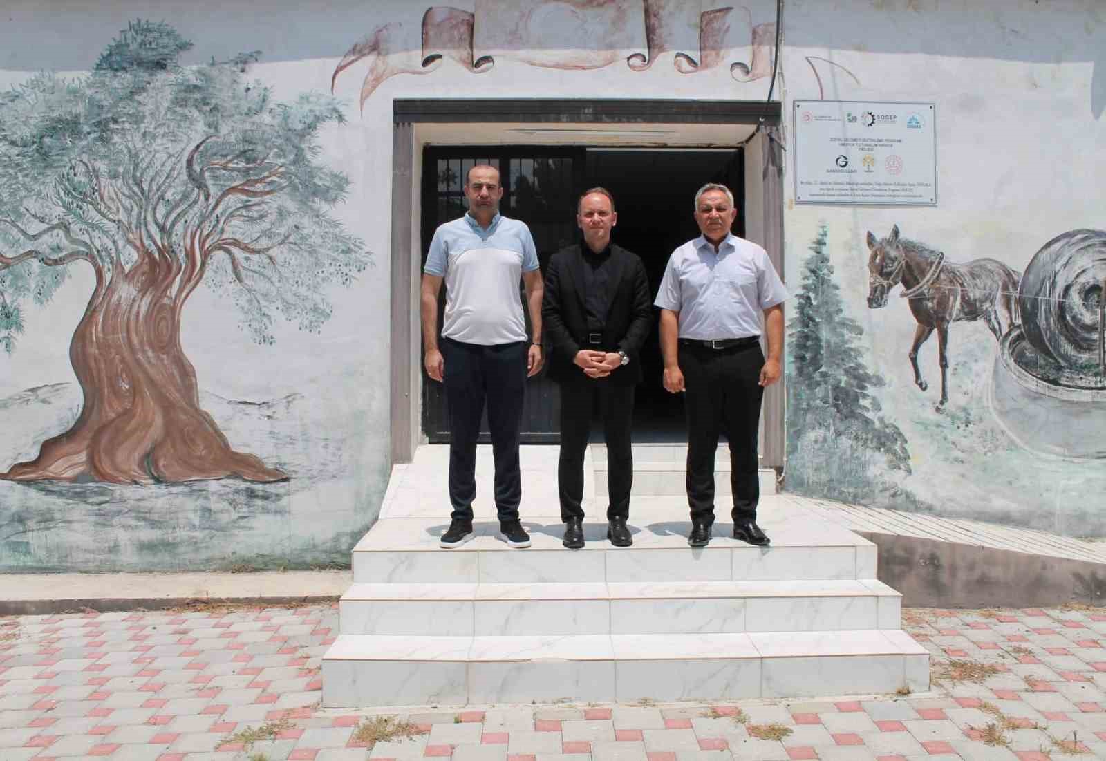 erzin-da-koy-yasam-merkezi-vatandaslara-hizmet-ediyor