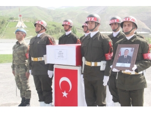 Hakkari’de Şehit Öz İçin Tören Düzenlendi