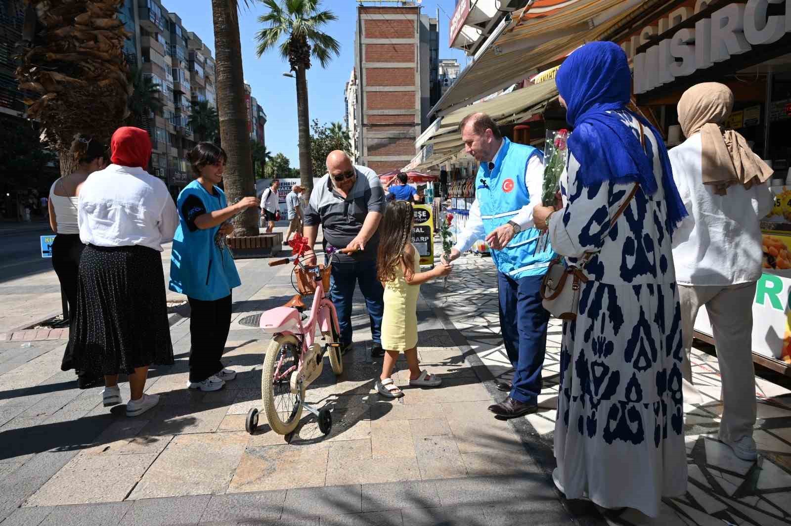 denizli-de-mevlid-kandili-nde-571-gul-dagitildi