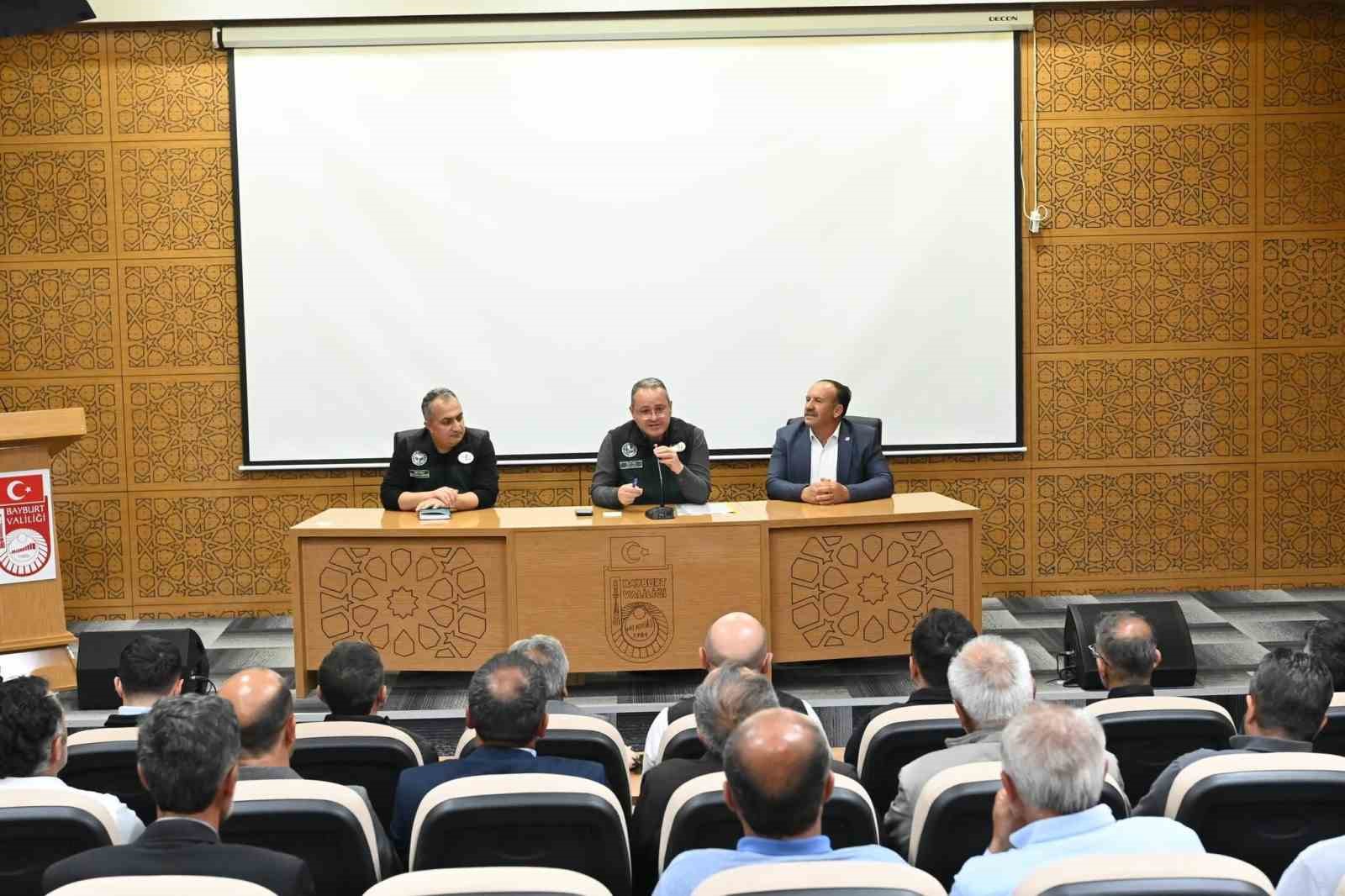 bayburt-ta-dsi-yatirimlari-muhtarlarla-istisare-edildi