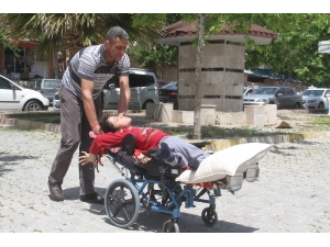 Oğlunun Tedavi Masrafı İçin İş Bekliyor