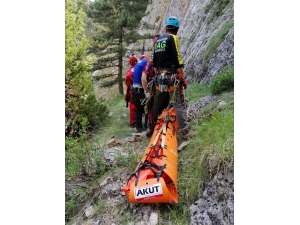 Dağ Yürüyüşünde 200 Metrelik Kayalıktan Düşüp Öldü