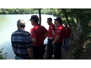 Şile Saklıgöl’de Çardağın Çökmesiyle Göle Düşen Vatandaşların Kurtarılma Anı Kamerada