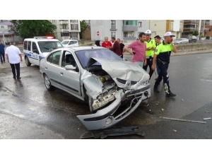 Tokat’ta İki Otomobil Çarpıştı: 7 Yaralı
