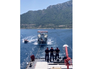 Su Alan Gezi Teknesi Yolcularını Ve Mürettebatını Sahil Güvenlik Kurtardı