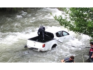 Trabzon’da Araba Dereye Uçtu: 1 Ölü, 2 Yaralı