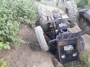 Devrilen Traktörün Altında Can Verdi