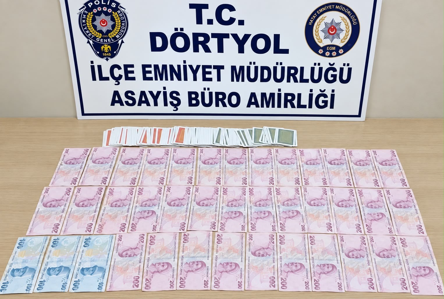 dortyol-da-is-yerinde-kumar-oynayan-5-kisiye-58-bin-20-tl-ceza