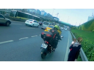 Taksicinin Bebekli Kadını E-5 Ortasında Bırakıp Gittiği İddiası