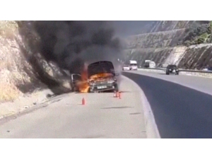 Seyir Halindeki Otomobil Cayır Cayır Yandı