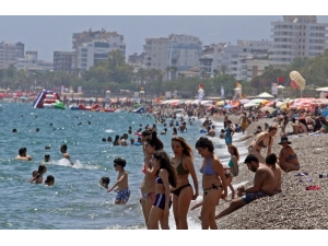 Antalya, Bayramda 400 Bin Turist Ağırladı