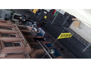 Beyoğlu’nda Eğlence Çıkışı Tekme Tokat Kavga