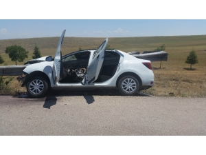 Bariyer Otomobile Ok Gibi Saplandı: 2 Yaralı