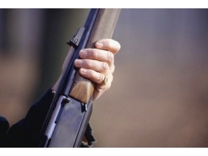 Tüfeği İle Oynarken Kendini Ve Anneannesini Yaraladı