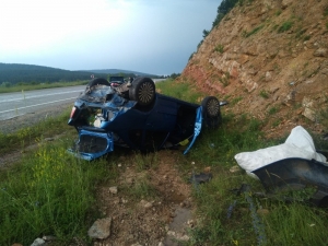 Yoldan Çıkan Otomobil Takla Attı: 3 Yaralı