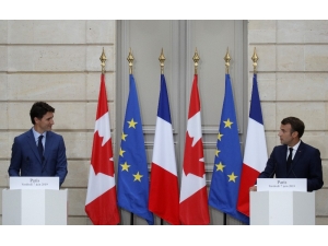 Macron Ve Trudeau Görüştü