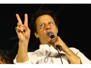 Pakistan Başbakanı Han’dan Hintli Mevkidaşına Zeytindalı