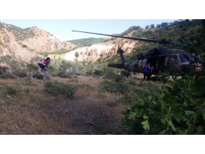 Kaya Parçası Üzerine Düşen Şahıs, Askeri Helikopterle Kurtarıldı