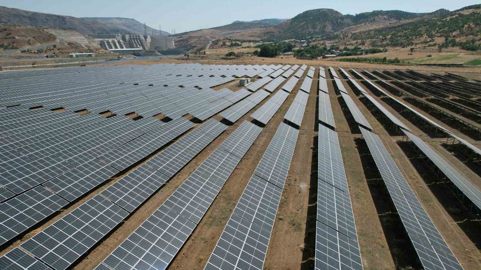 cengiz-enerji-2-5-milyon-kisiyi-yenilenebilir-kaynakli-enerji-ile-aydinlatti