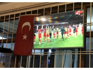 A Milli Futbol Takımının Fransa Galibiyeti Erzincanlıları Sevince Boğdu