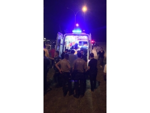 Alkol Alıp Denize Giren Genci Polisler Kurtardı