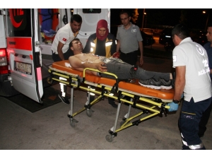 Kavgada Bıçaklı Saldırıya Uğrayan Genç Yaralandı