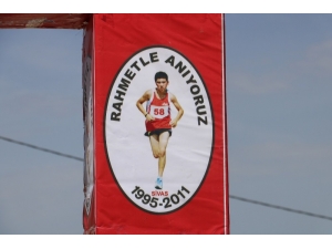 Ölen Oğlu Anısına Düzenlediği Geleneksel Koşu Yarışmasına 350 Sporcu Katıldı