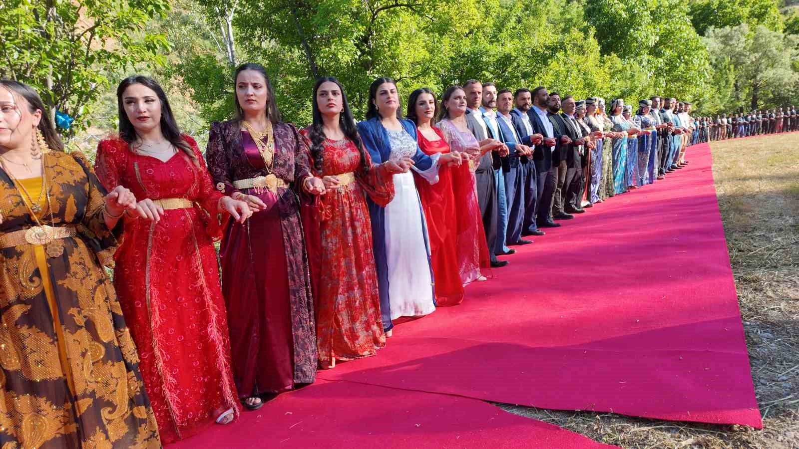 sirnak-ta-en-uzun-halay-kuyrugu