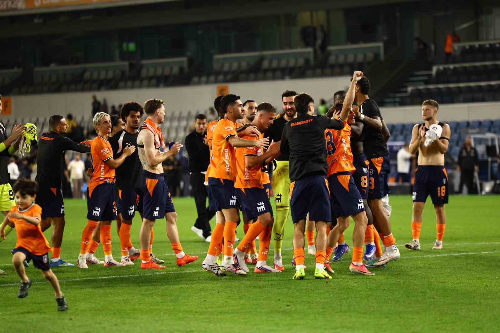 basaksehir-4-mac-sonra-kazandi