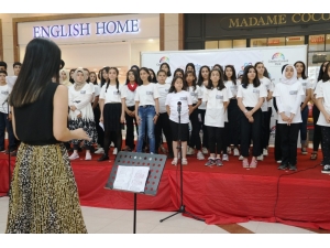 ’Çok Ses Tek Yürek’ Gençlik Korosunun İlk Konseri Büyük İlgi Gördü